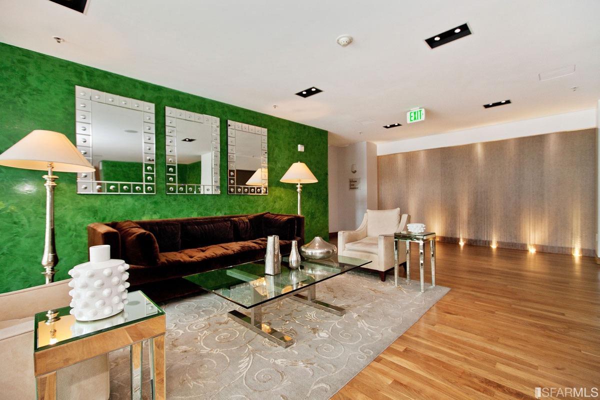 555 4th Street Unit: 704