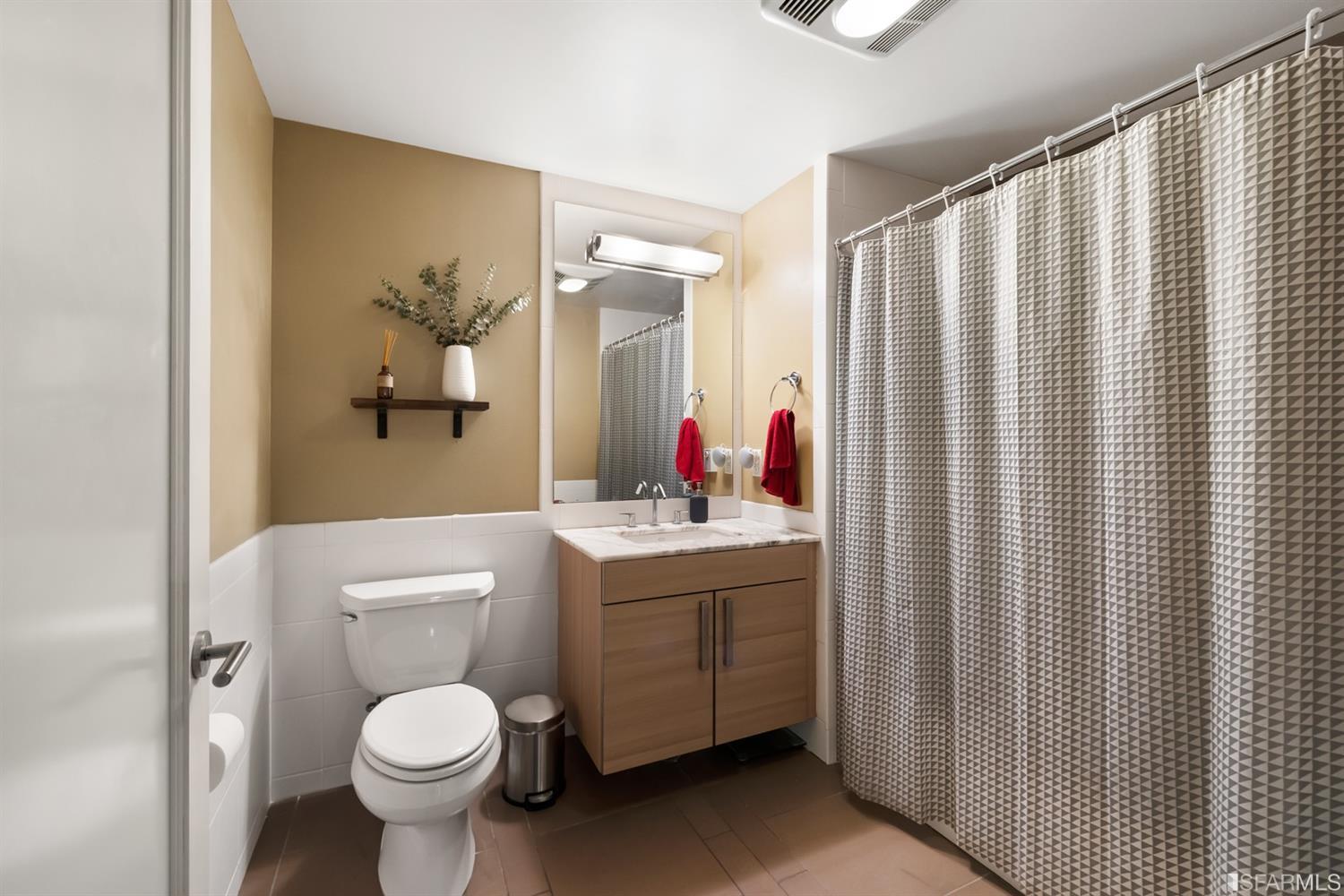 555 4th Street Unit: 704