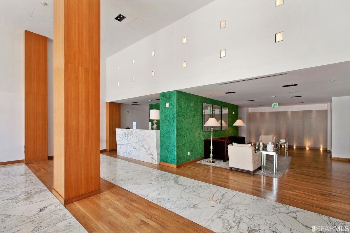 555 4th Street Unit: 704