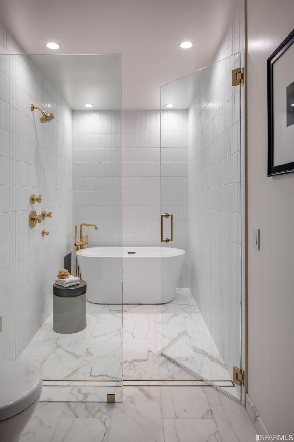 2141 Lake Street