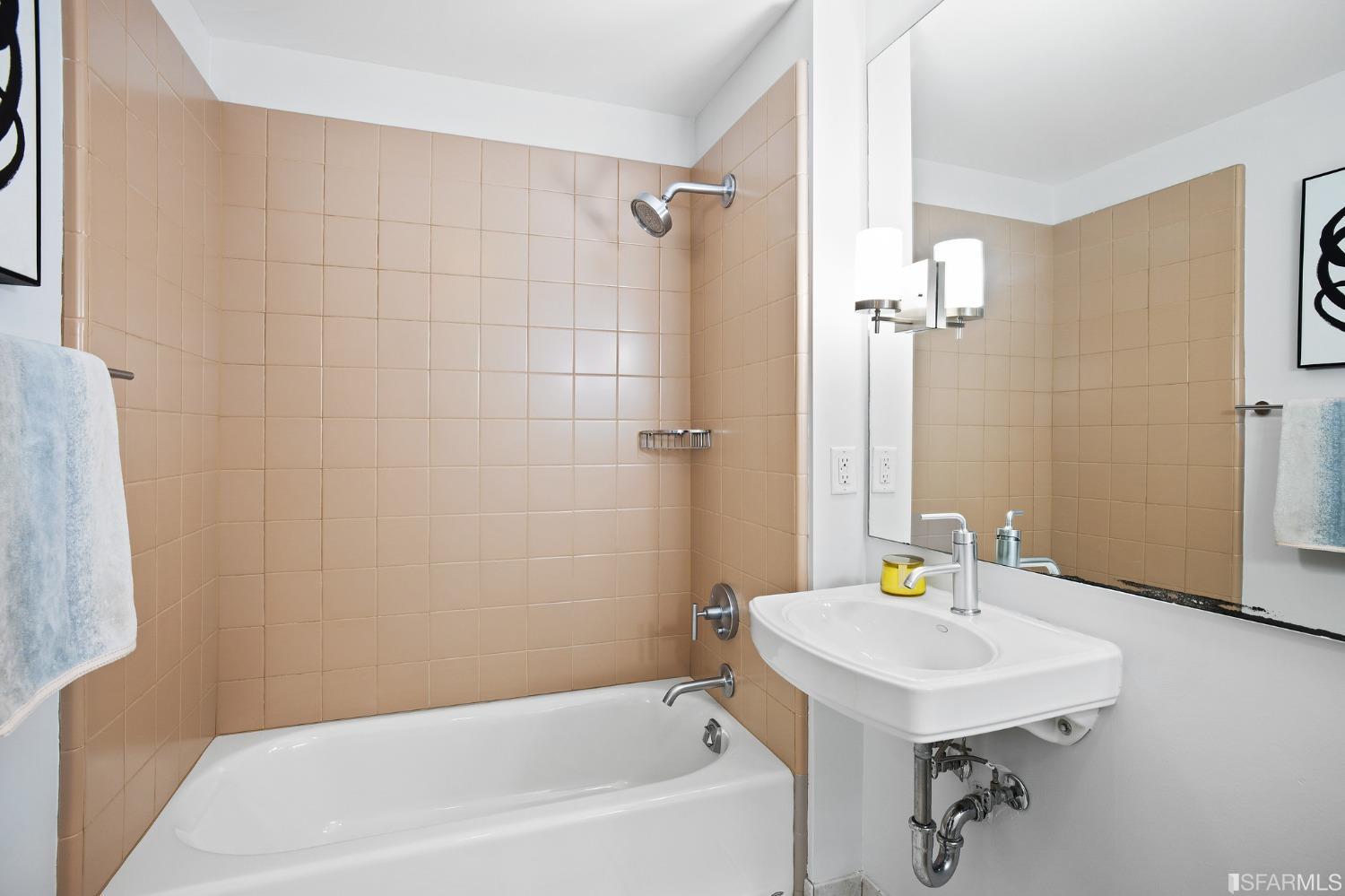 1521 Sutter Street Unit: 206