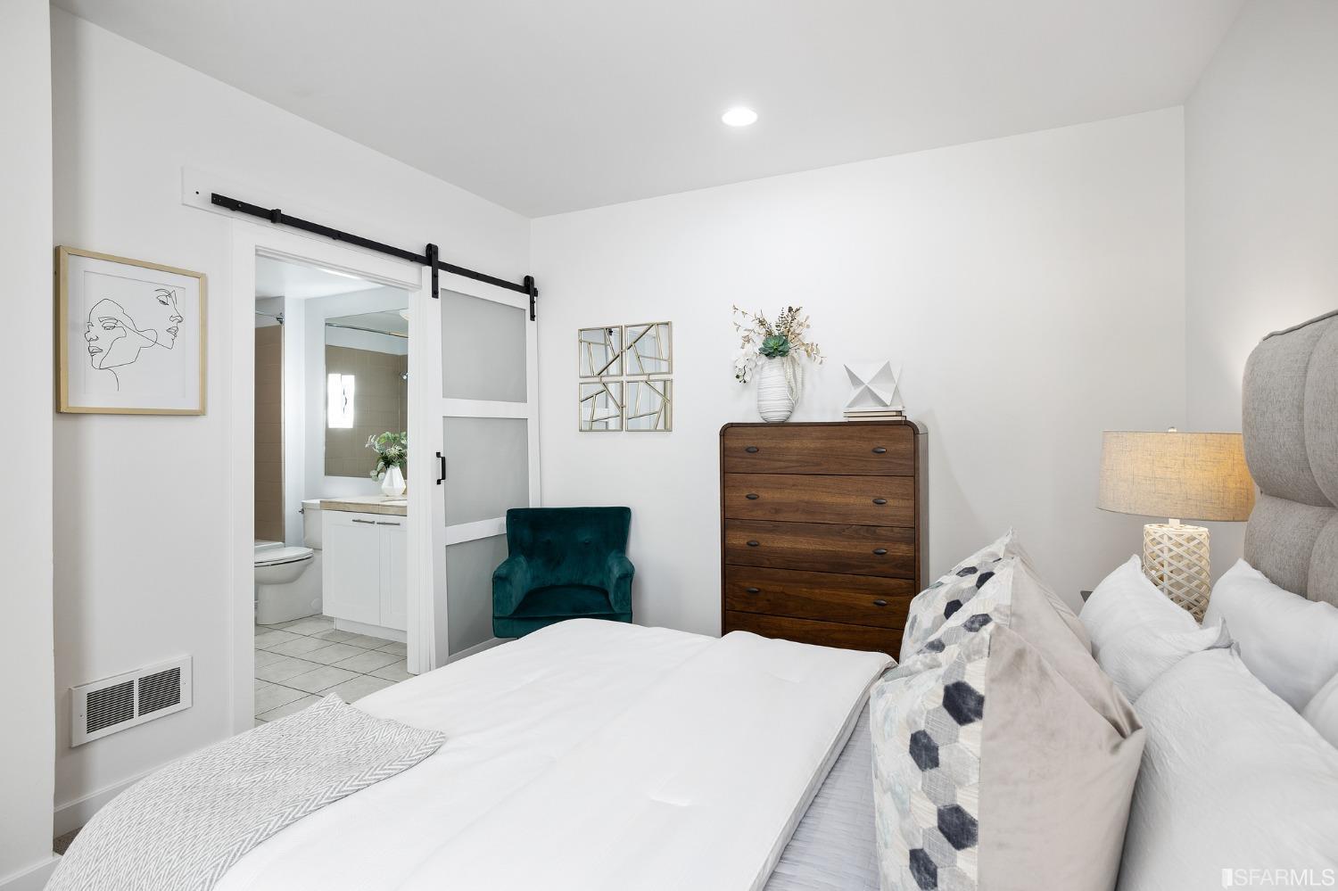 1521 Sutter Street Unit: 206