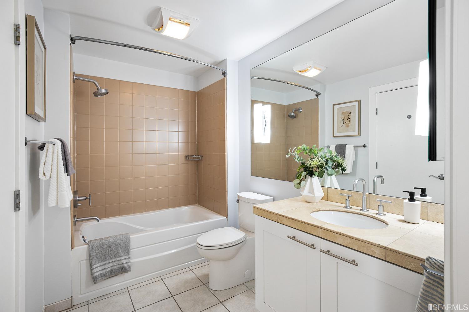 1521 Sutter Street Unit: 206