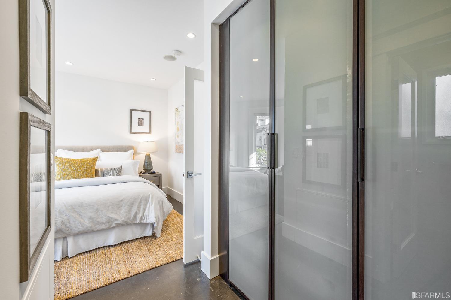 2900 Pierce Street Unit: 4