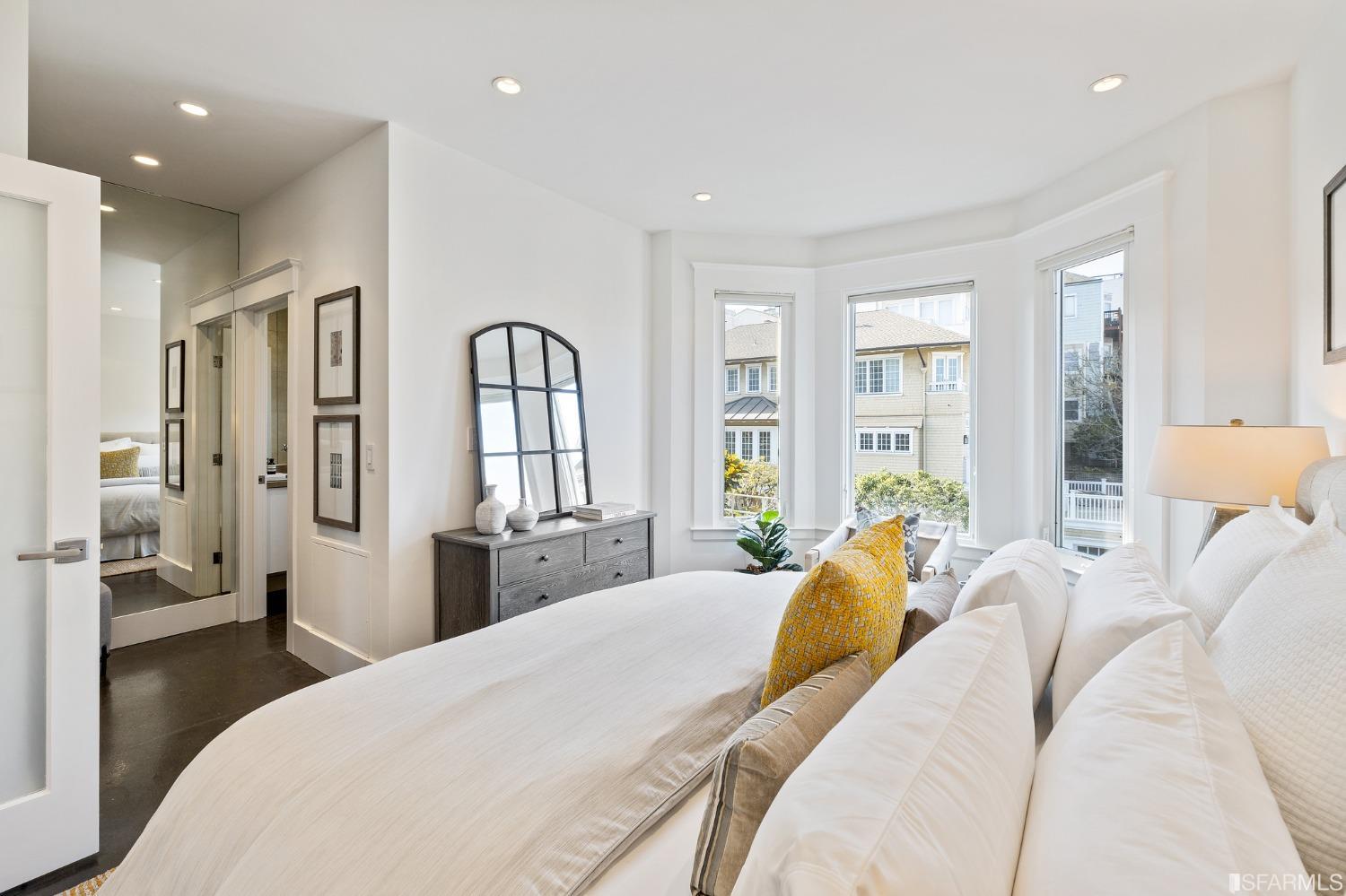 2900 Pierce Street Unit: 4