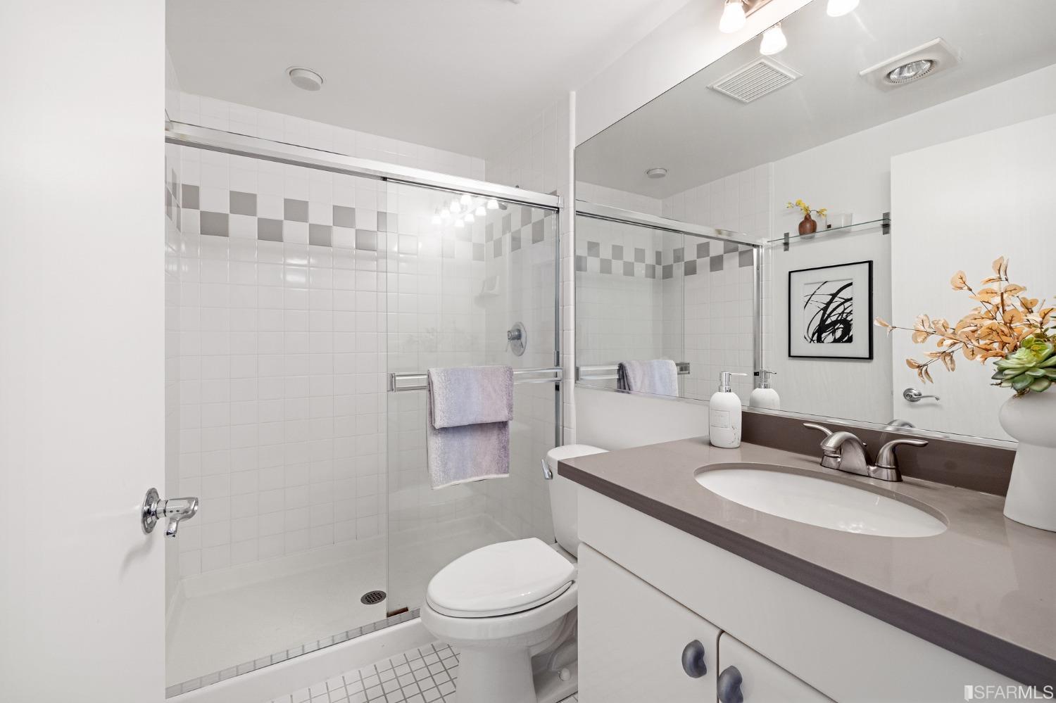 1776 Sacramento Street Unit: 606