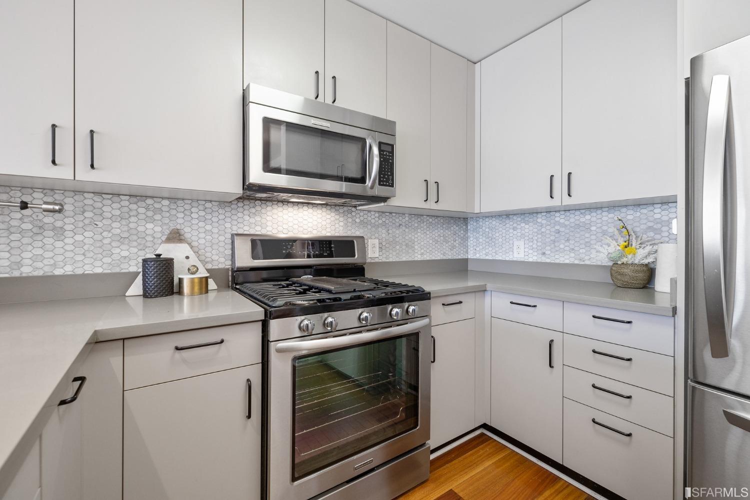 1776 Sacramento Street Unit: 606