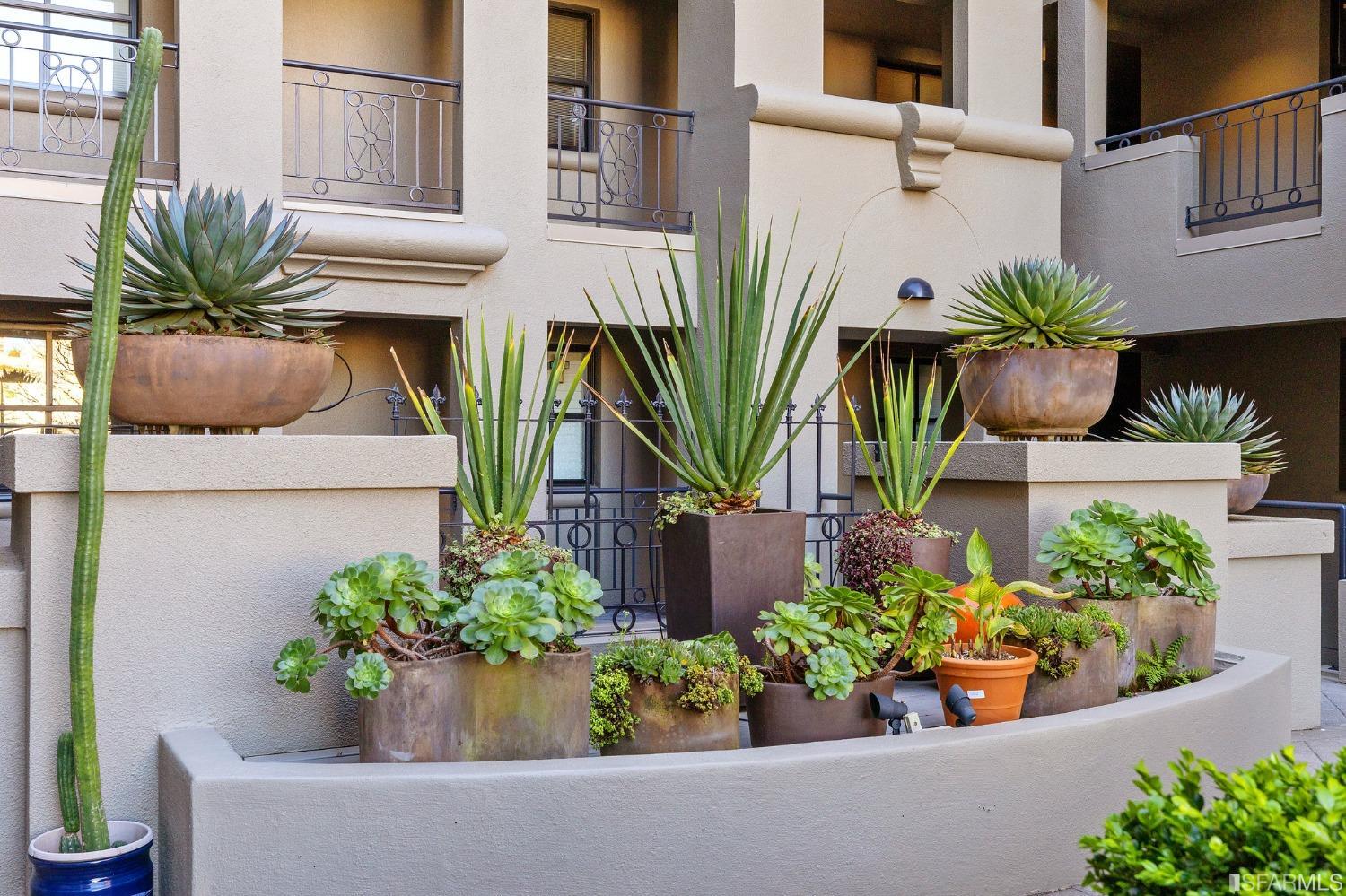 1776 Sacramento Street Unit: 606