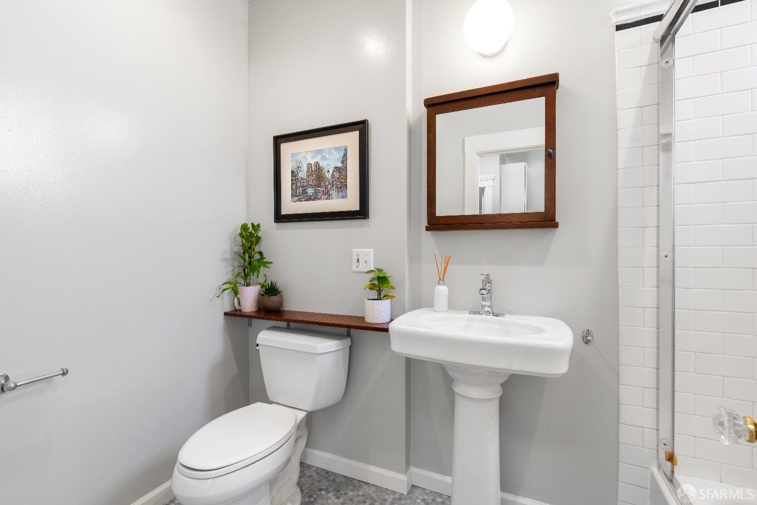 3233 Octavia Street Unit: 4