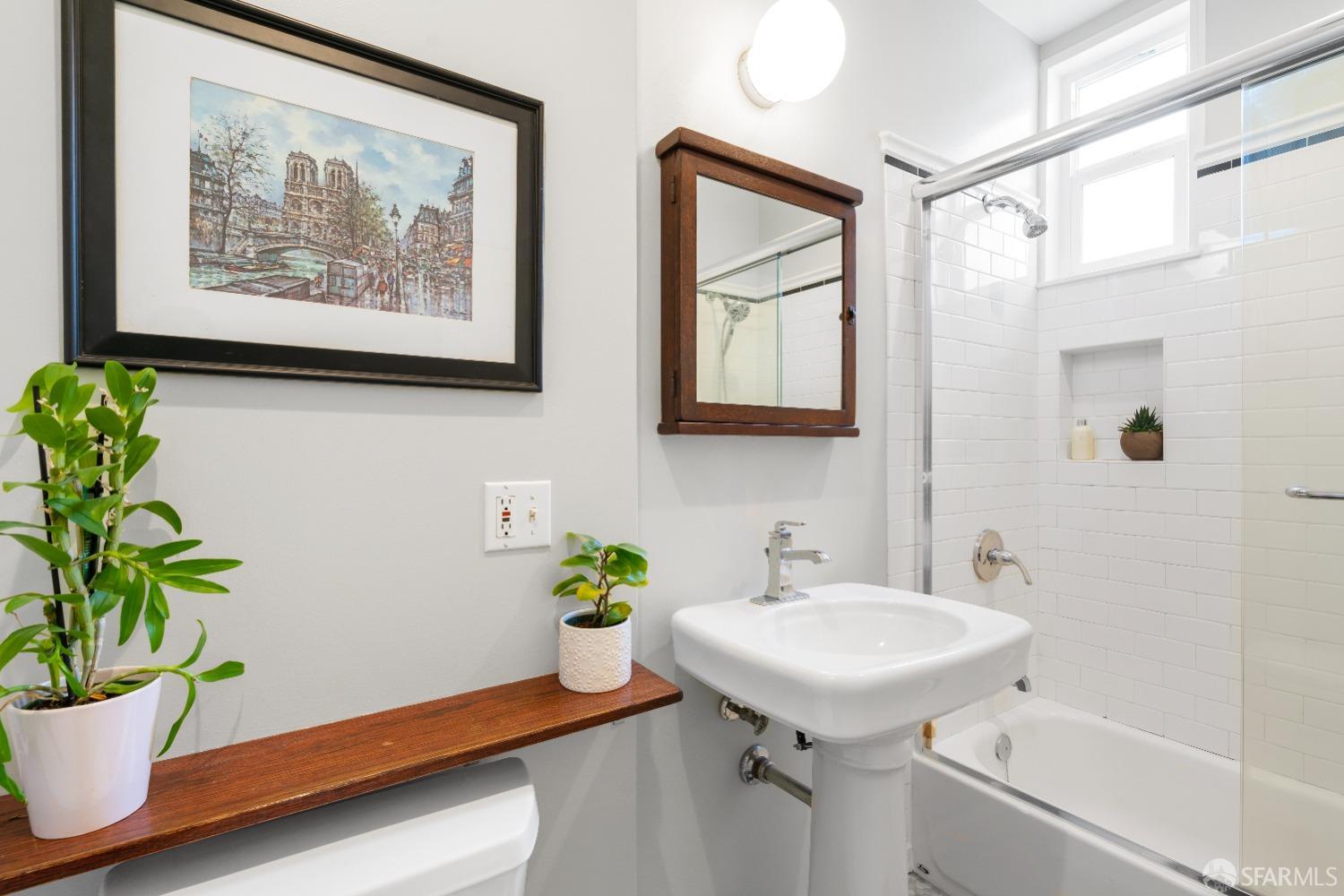 3233 Octavia Street Unit: 4