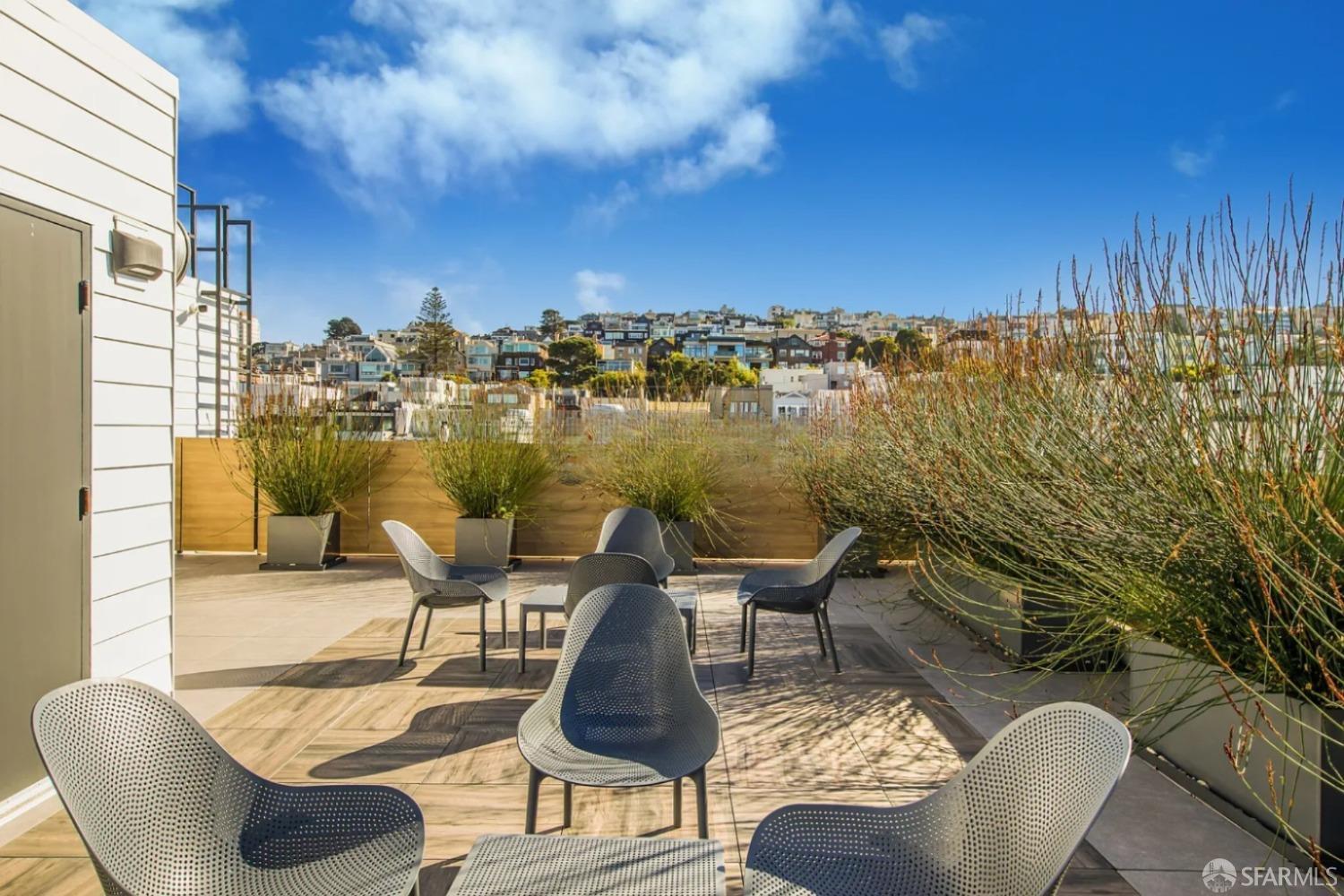 2448 Lombard Street # 206