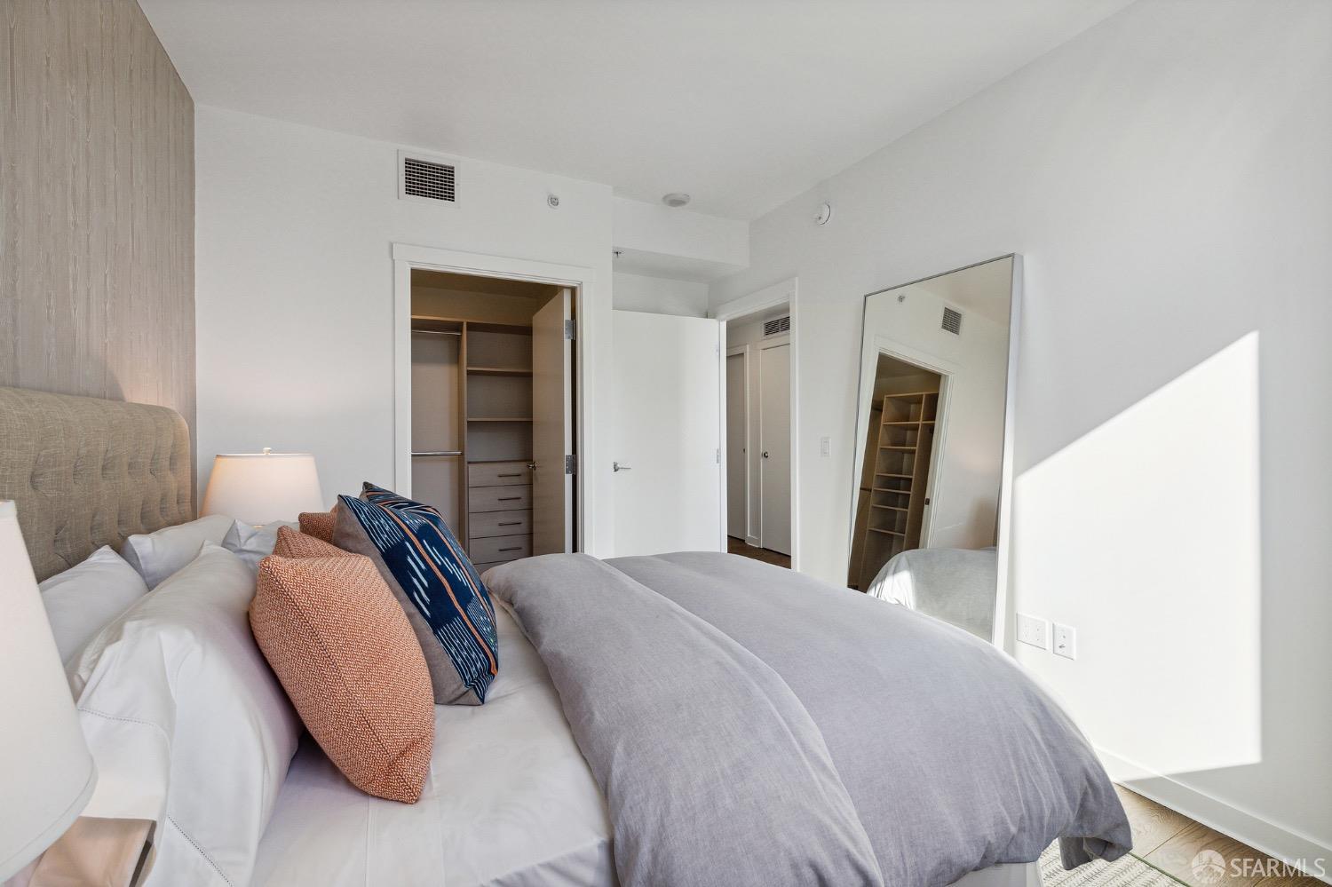 1688 Pine Street Unit: E1206