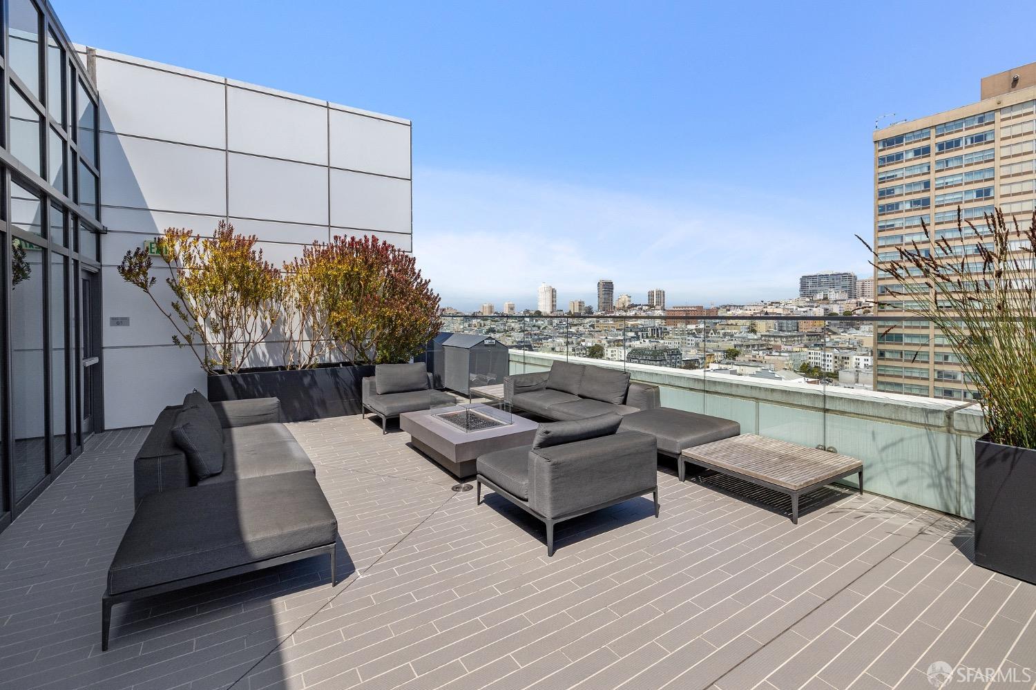 1688 Pine Street Unit: E1206