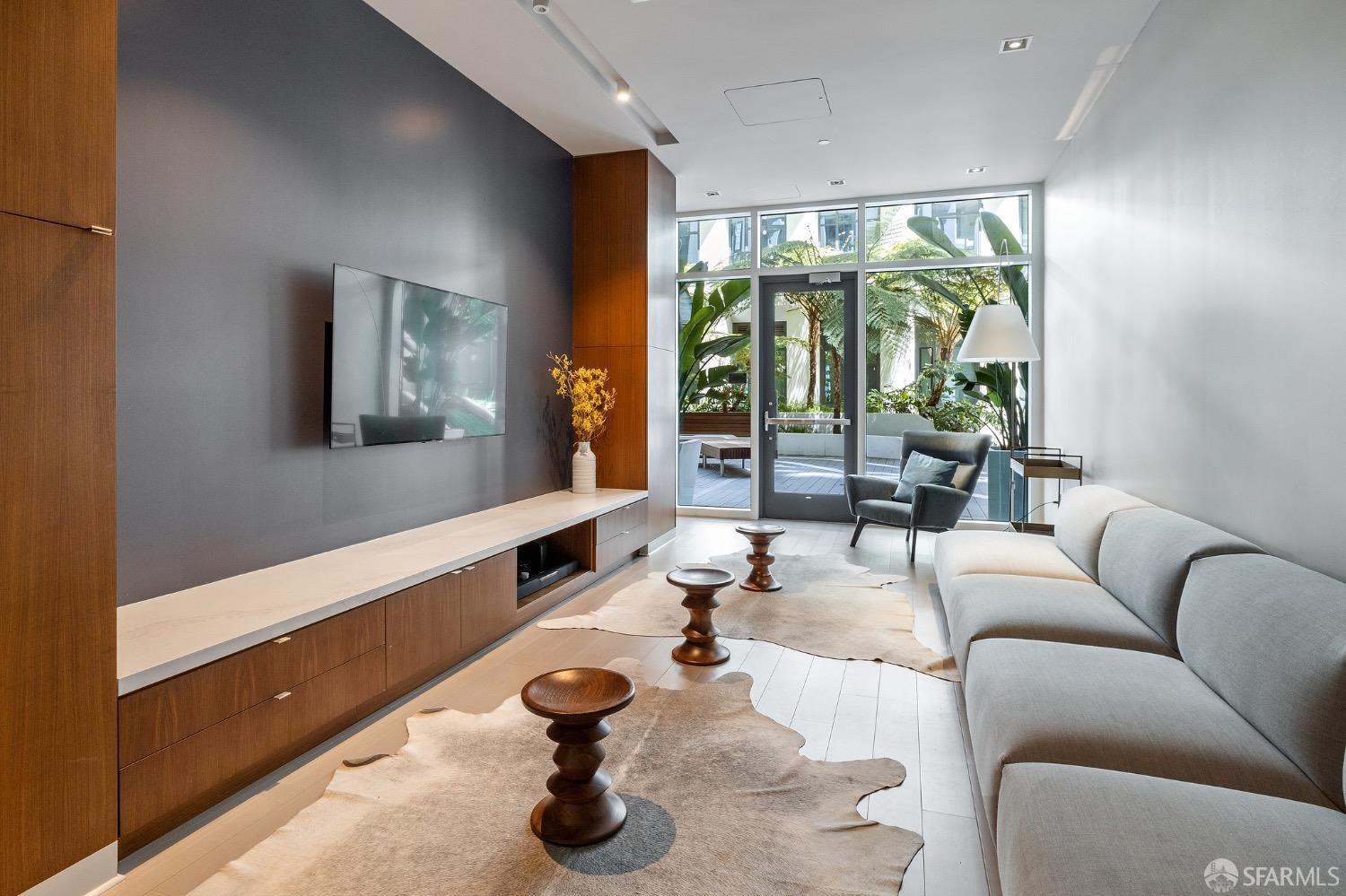 1688 Pine Street Unit: E1206