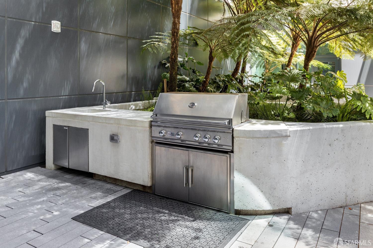 1688 Pine Street Unit: E1206