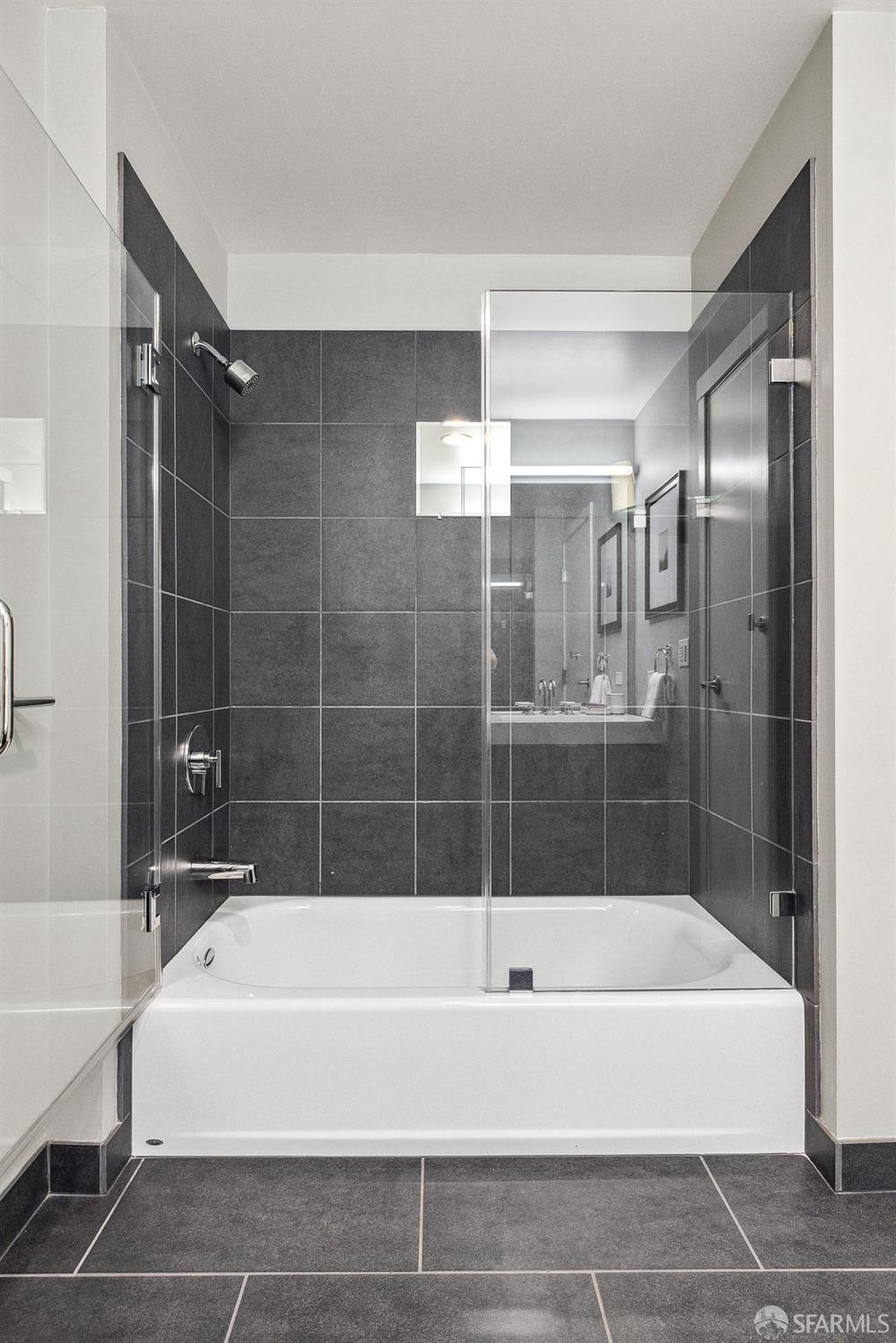 1688 Pine Street Unit: E1206