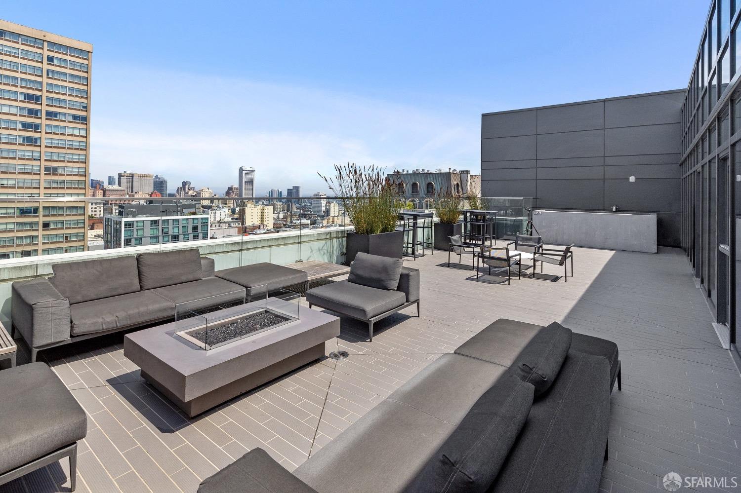 1688 Pine Street Unit: E1206