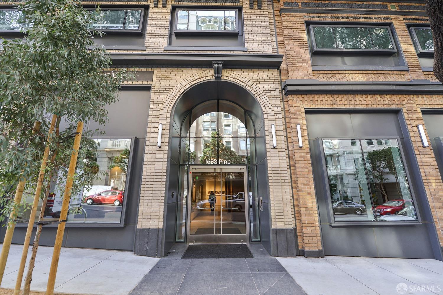 1688 Pine Street Unit: E1206