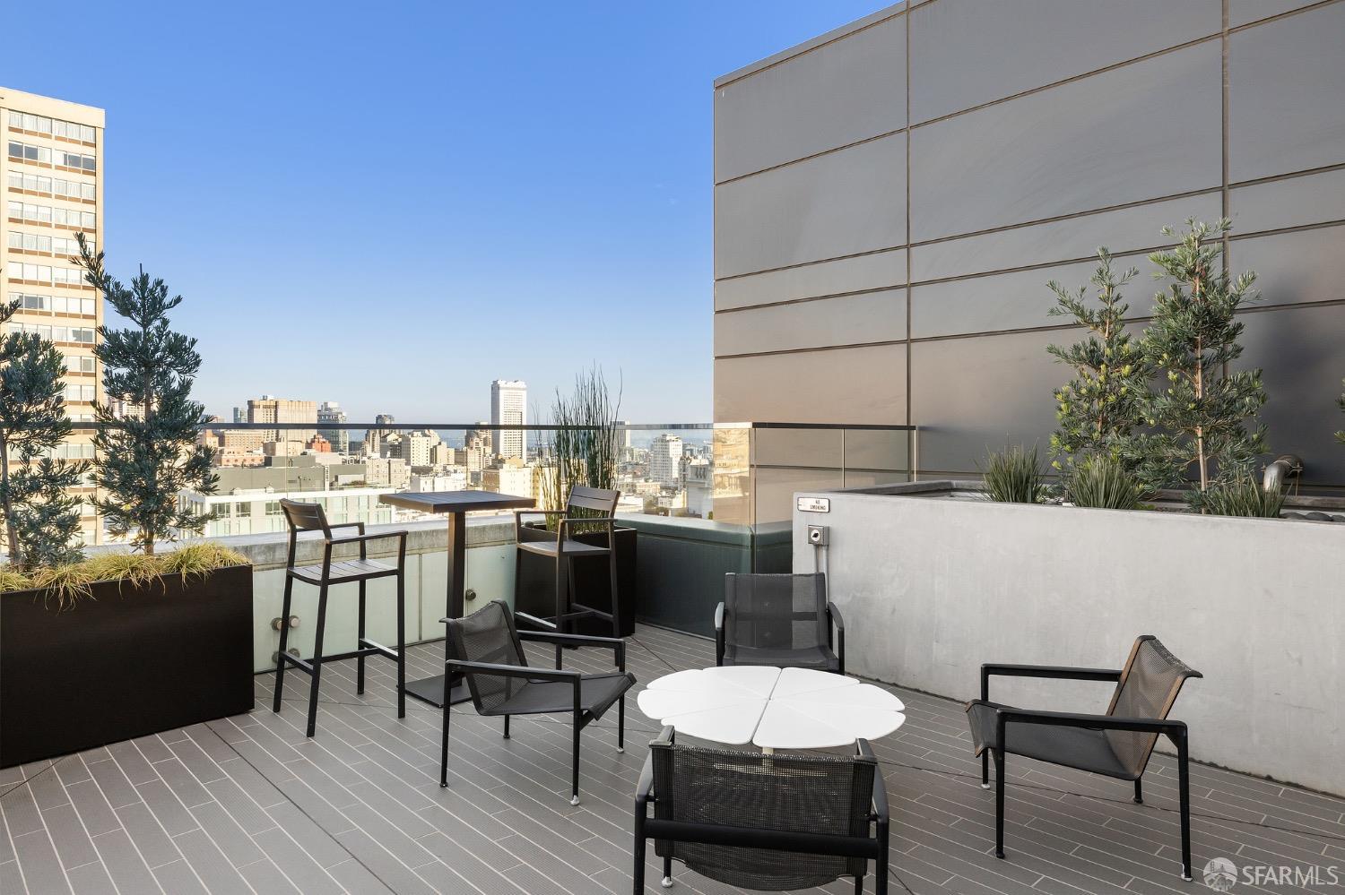 1688 Pine Street Unit: E1206