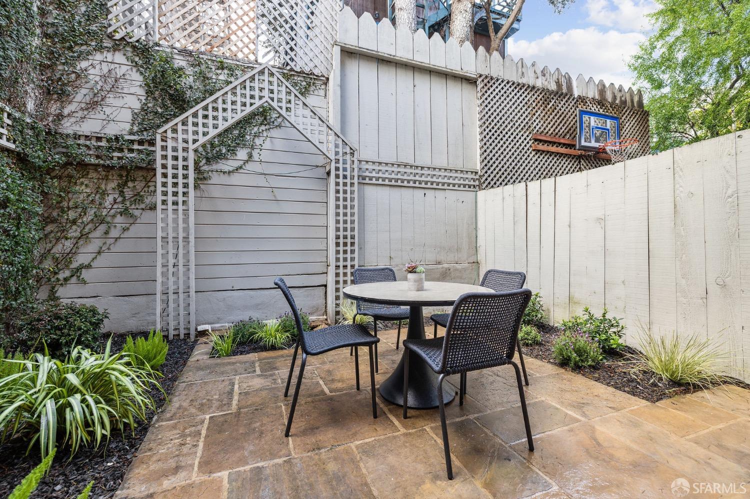 211 Moulton Street