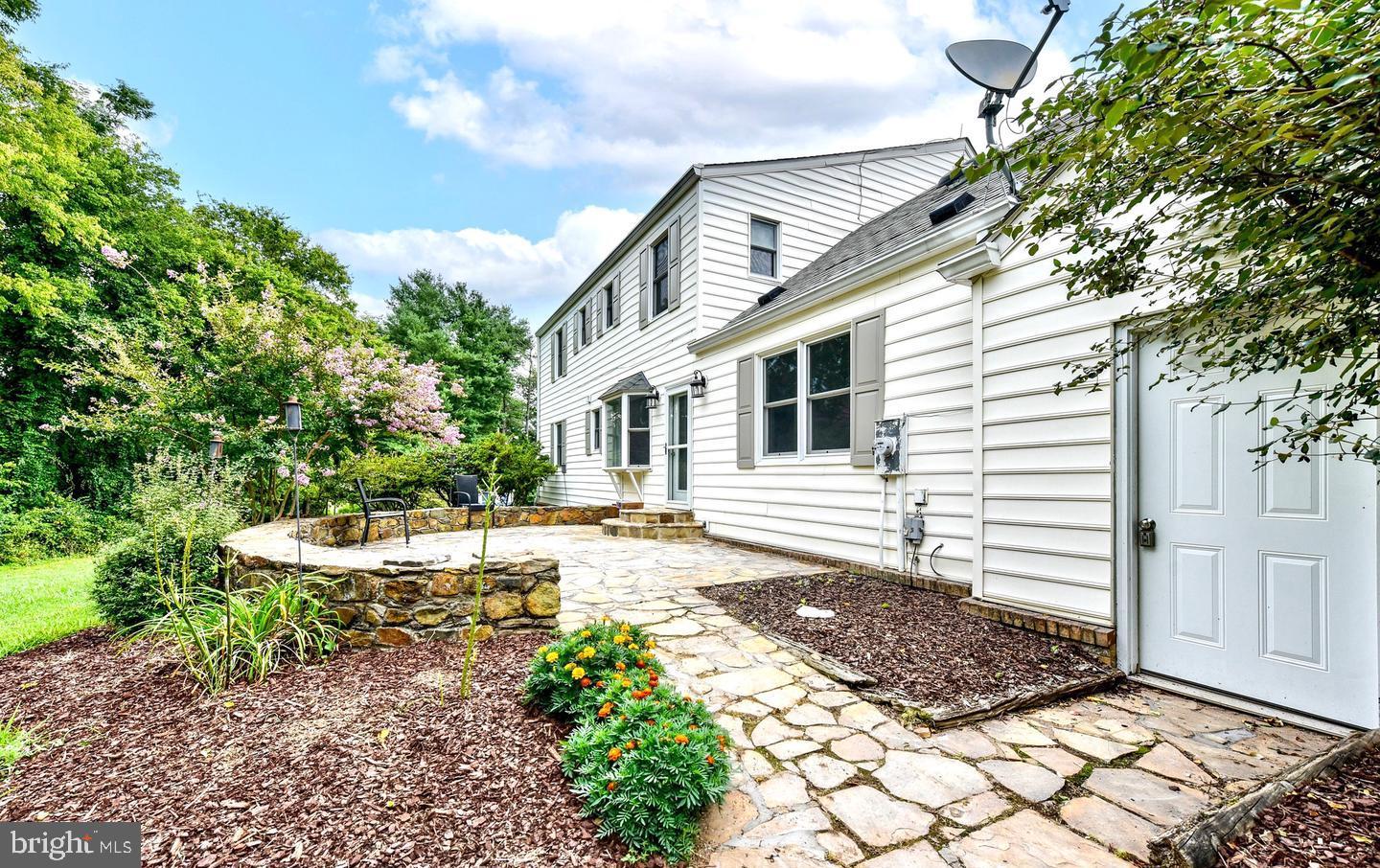 8389 MEADOWS RD