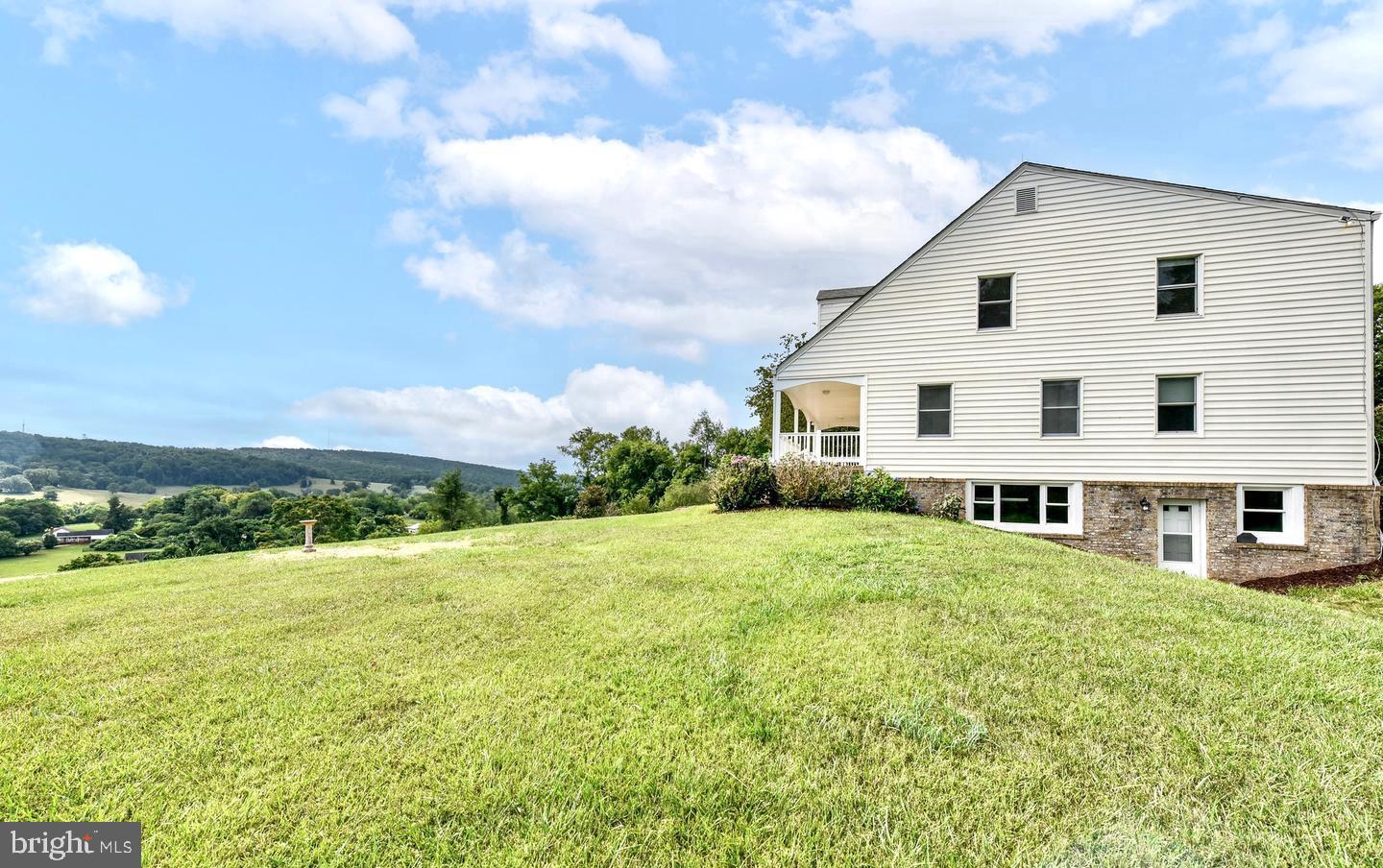 8389 MEADOWS RD