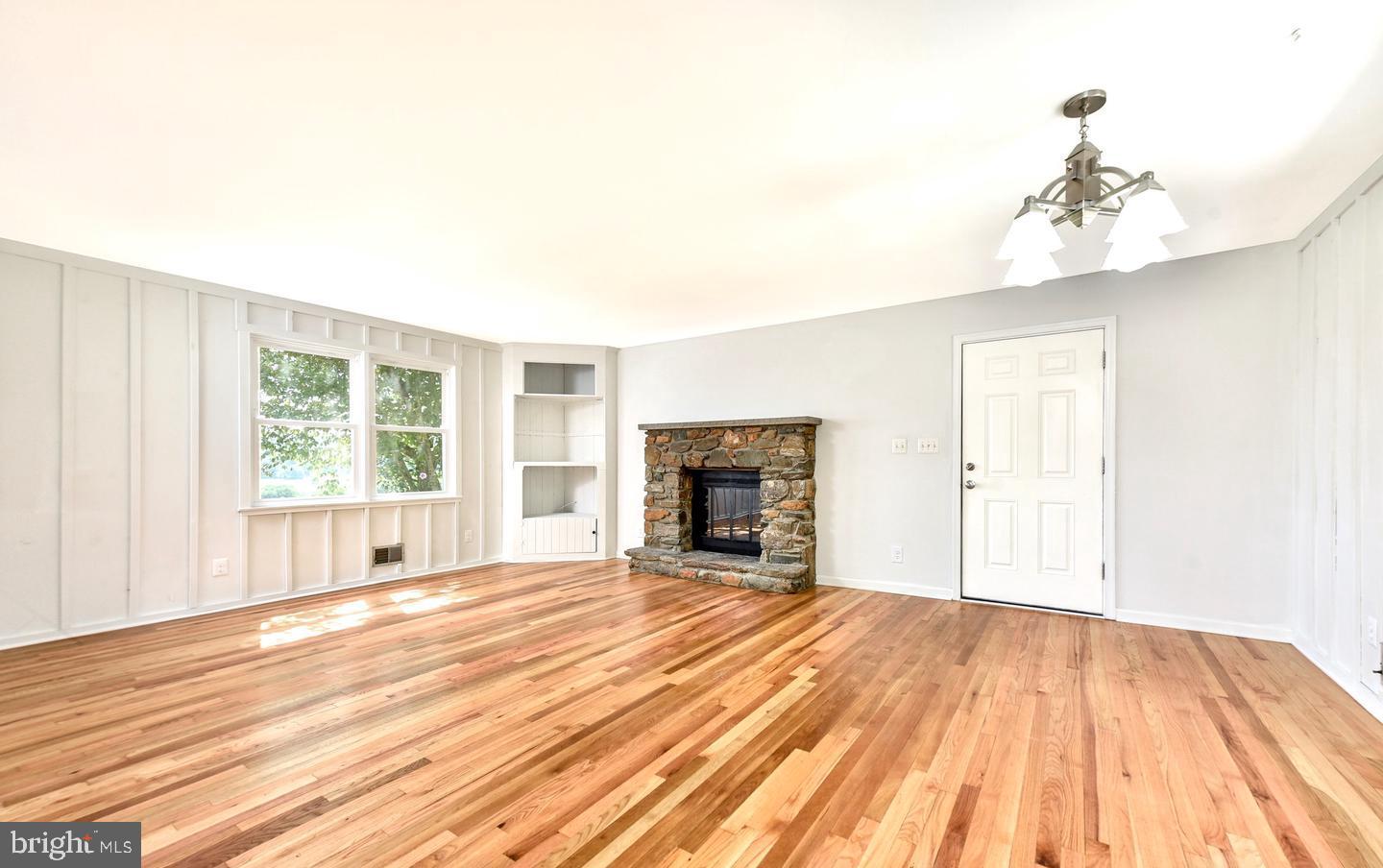 8389 MEADOWS RD