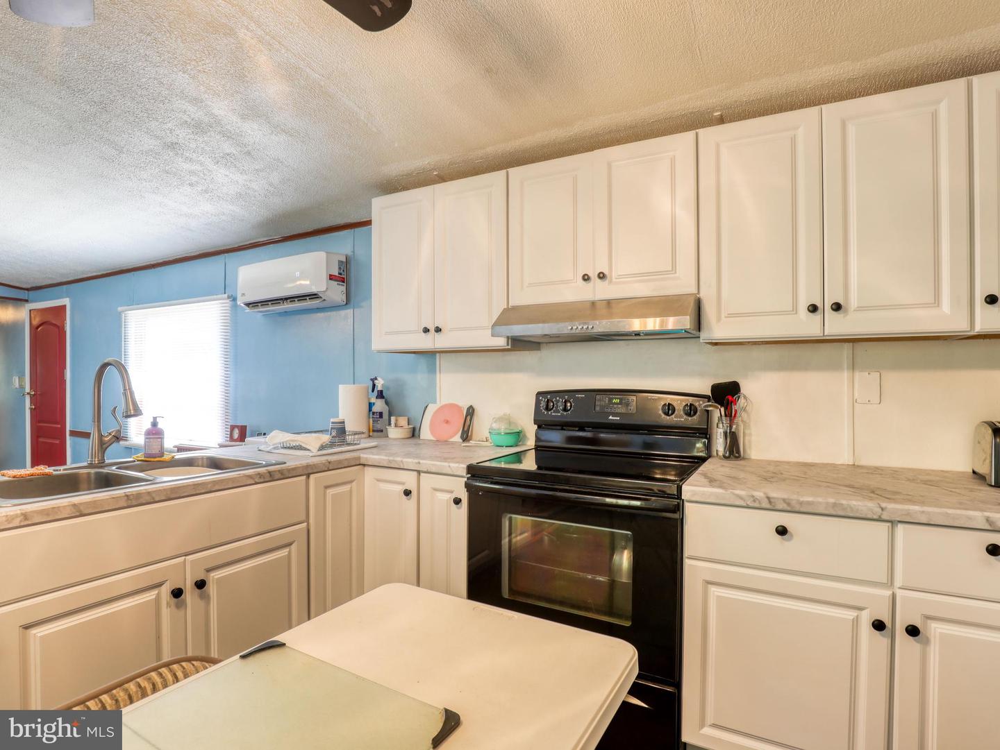 285 Wolfrey Ln