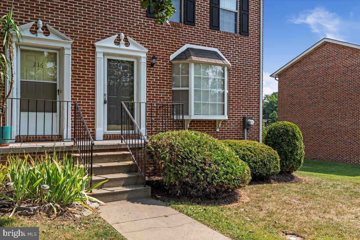 214 Waterford Ln