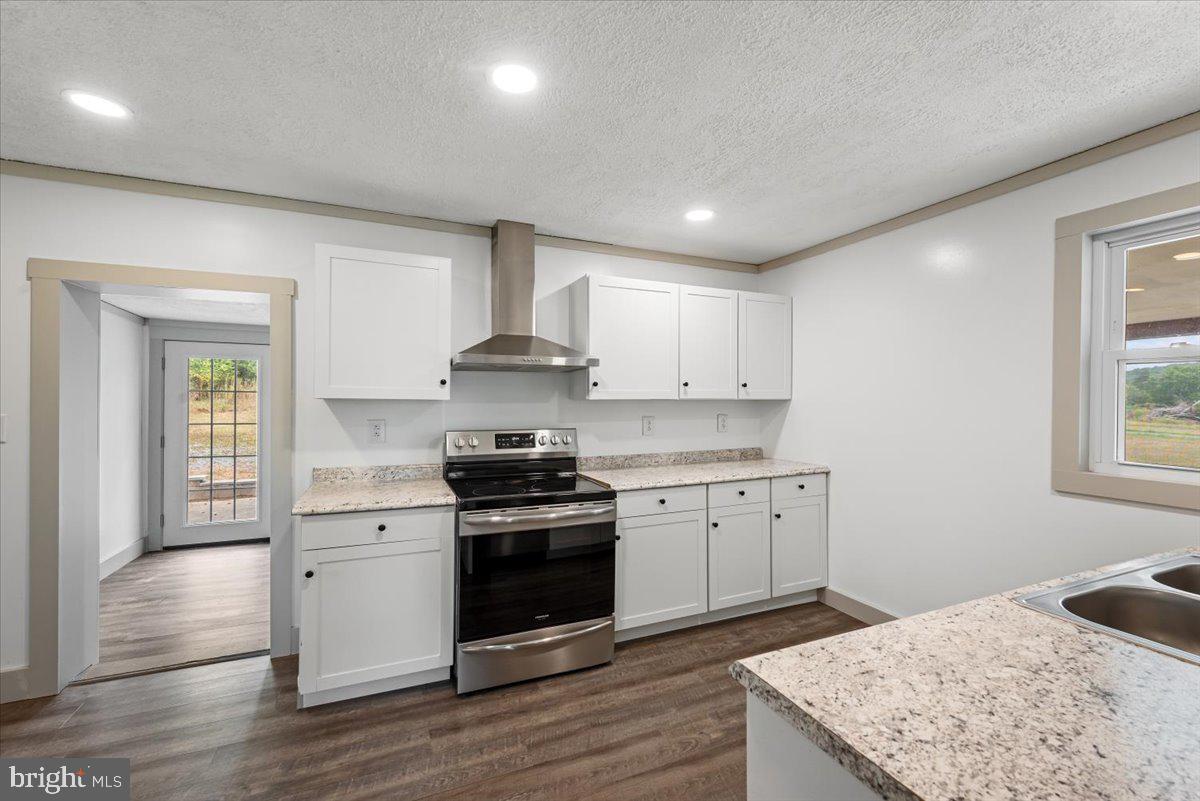 127 Mountain Falls Rd