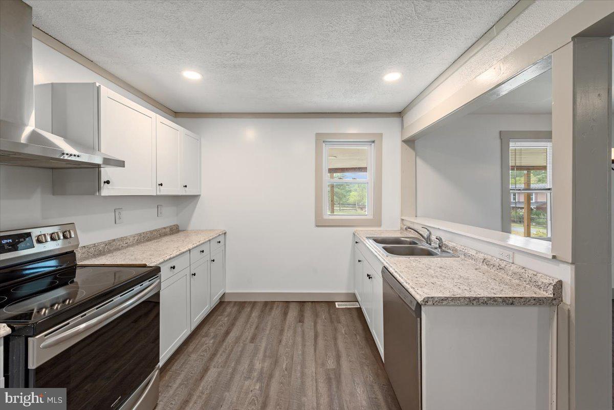 127 Mountain Falls Rd