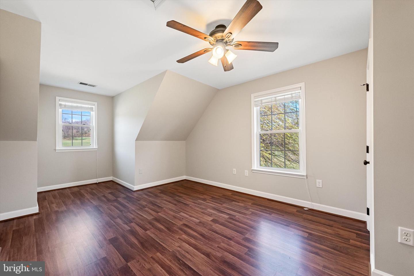 220 Crimson Dr