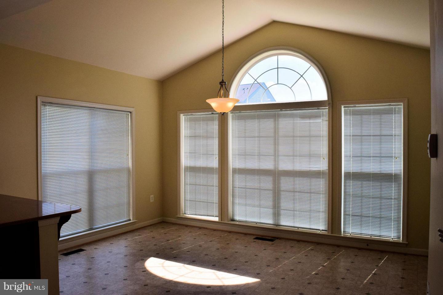 207 MACKENZIE LN
