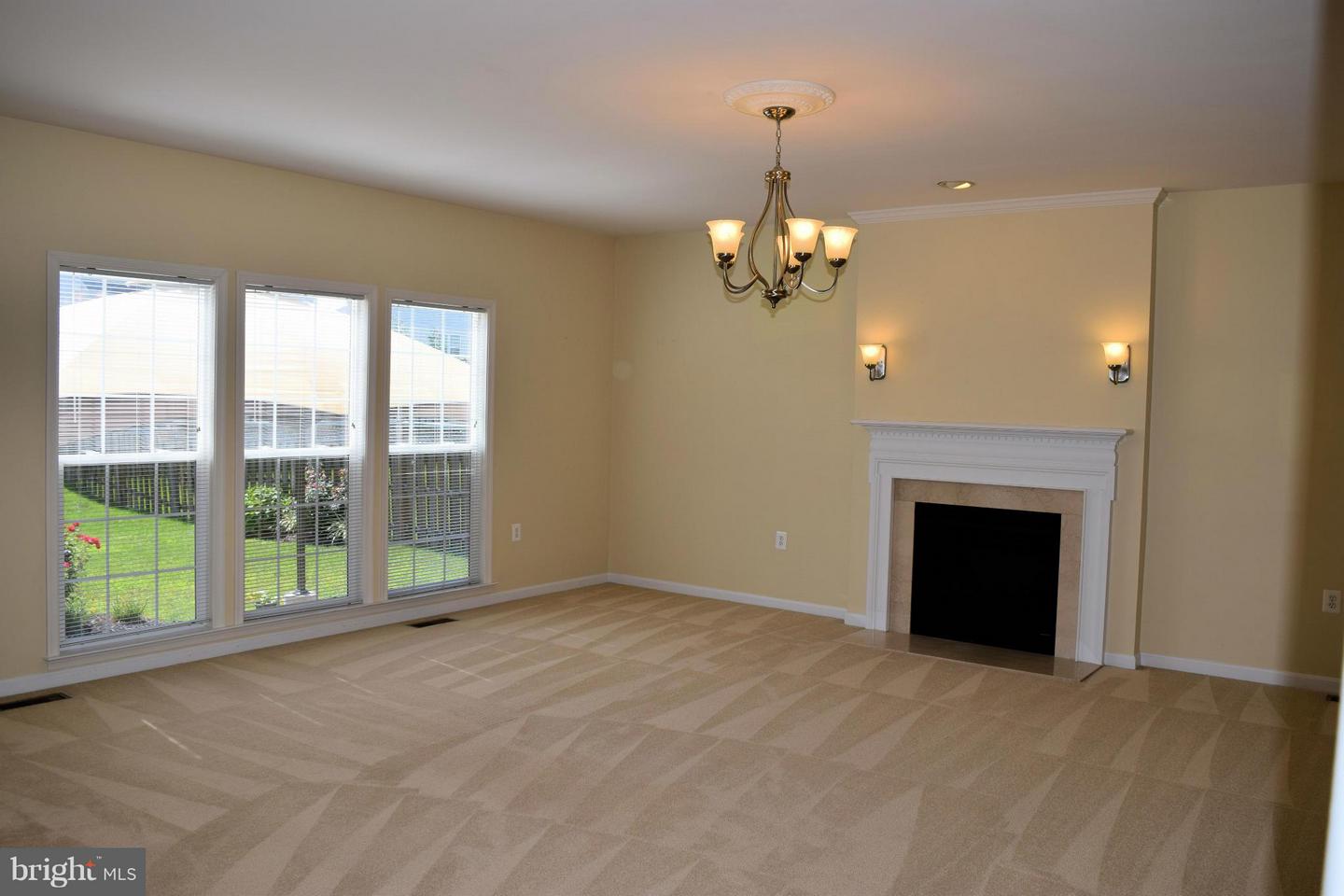 207 MACKENZIE LN