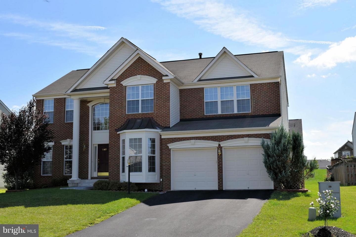 207 MACKENZIE LN