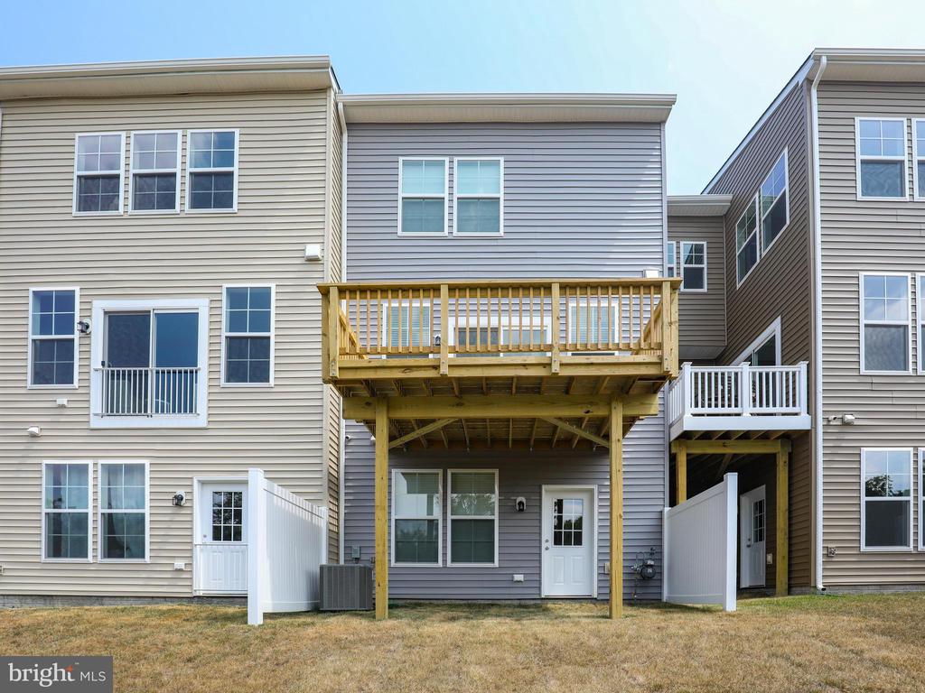102 METCALF TER