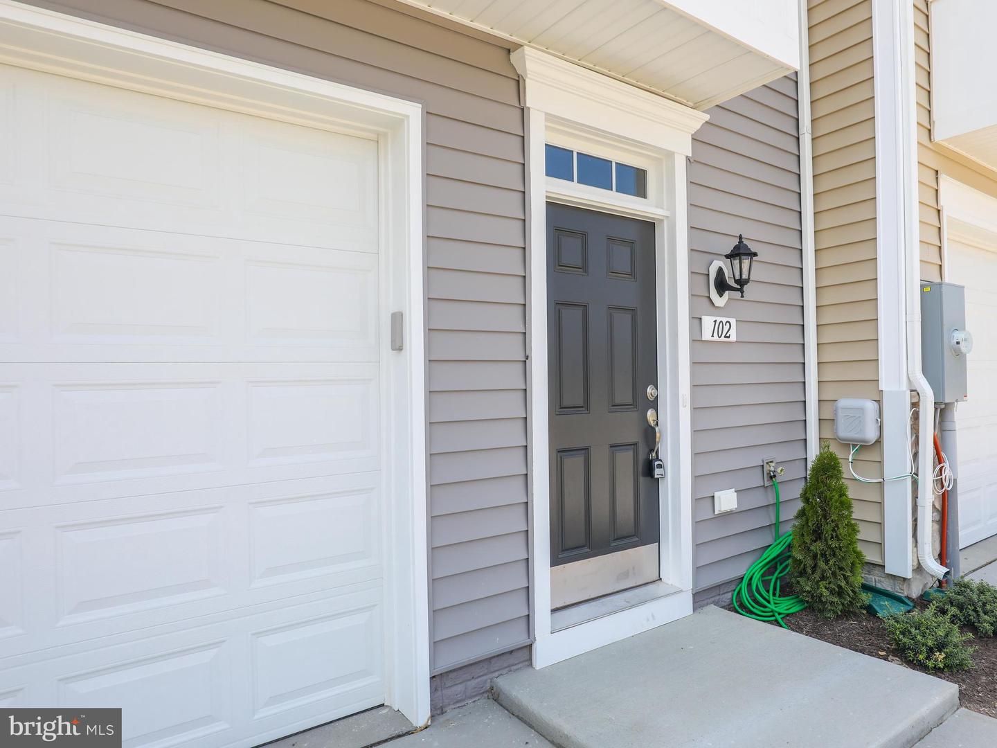102 METCALF TER