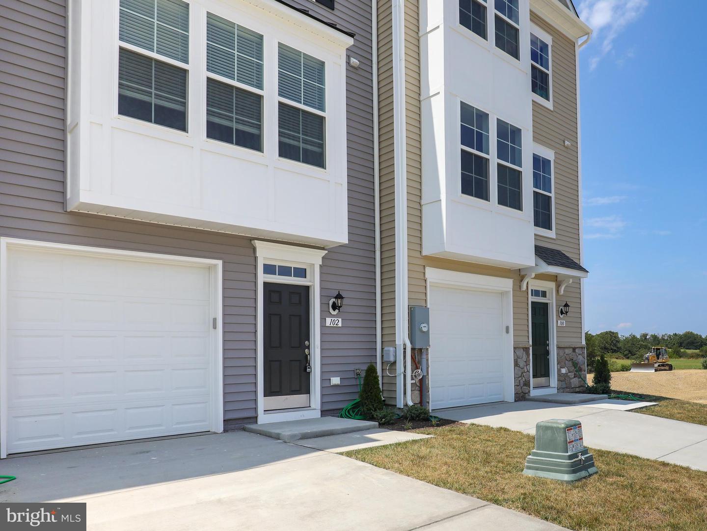 102 METCALF TER