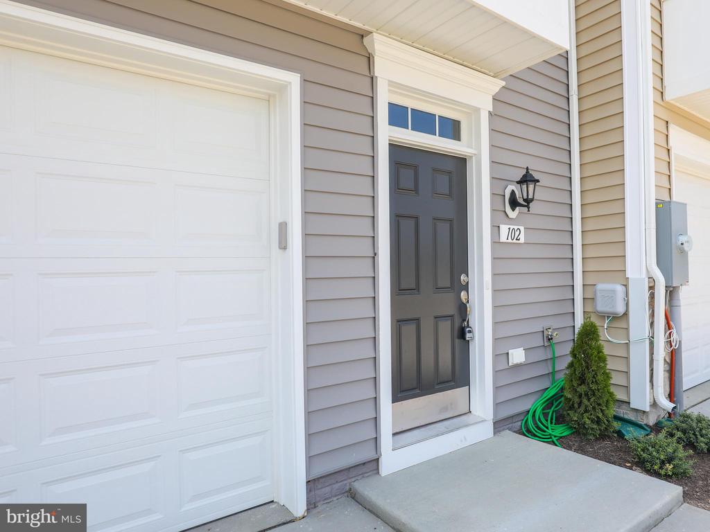 102 METCALF TER
