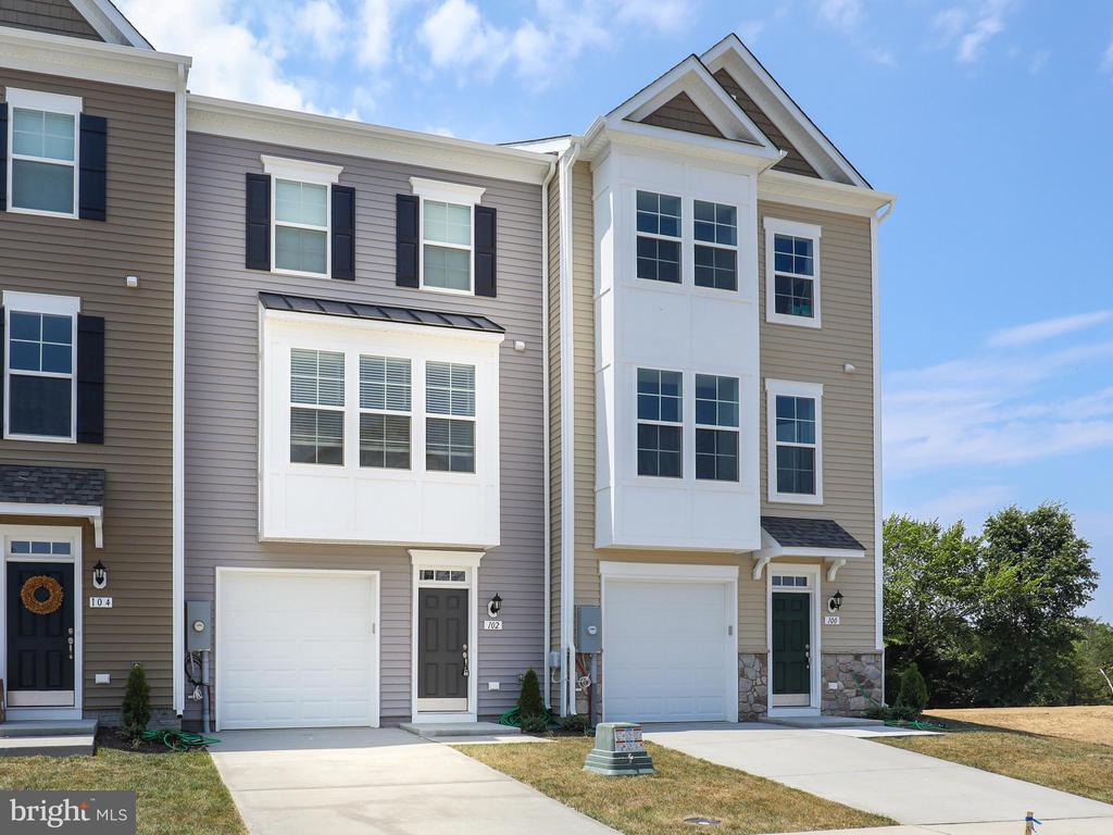 102 METCALF TER