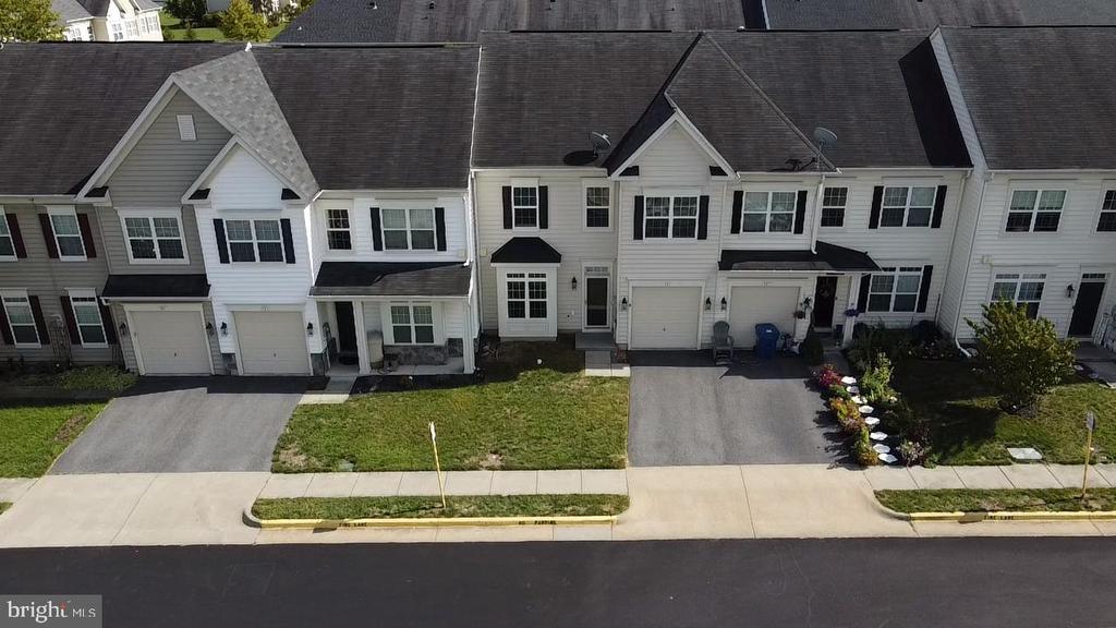 305 PRESTWICK LN