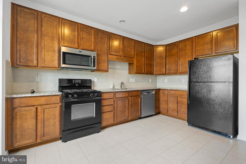 305 PRESTWICK LN