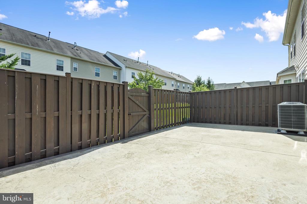 305 PRESTWICK LN
