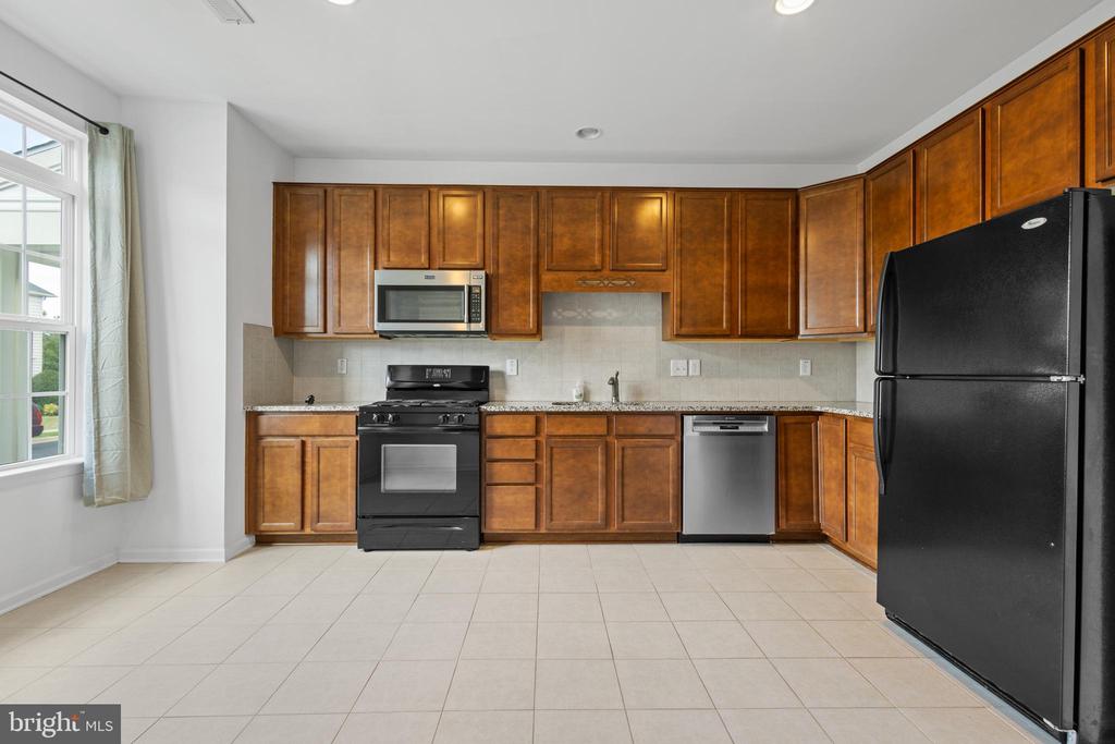 305 PRESTWICK LN