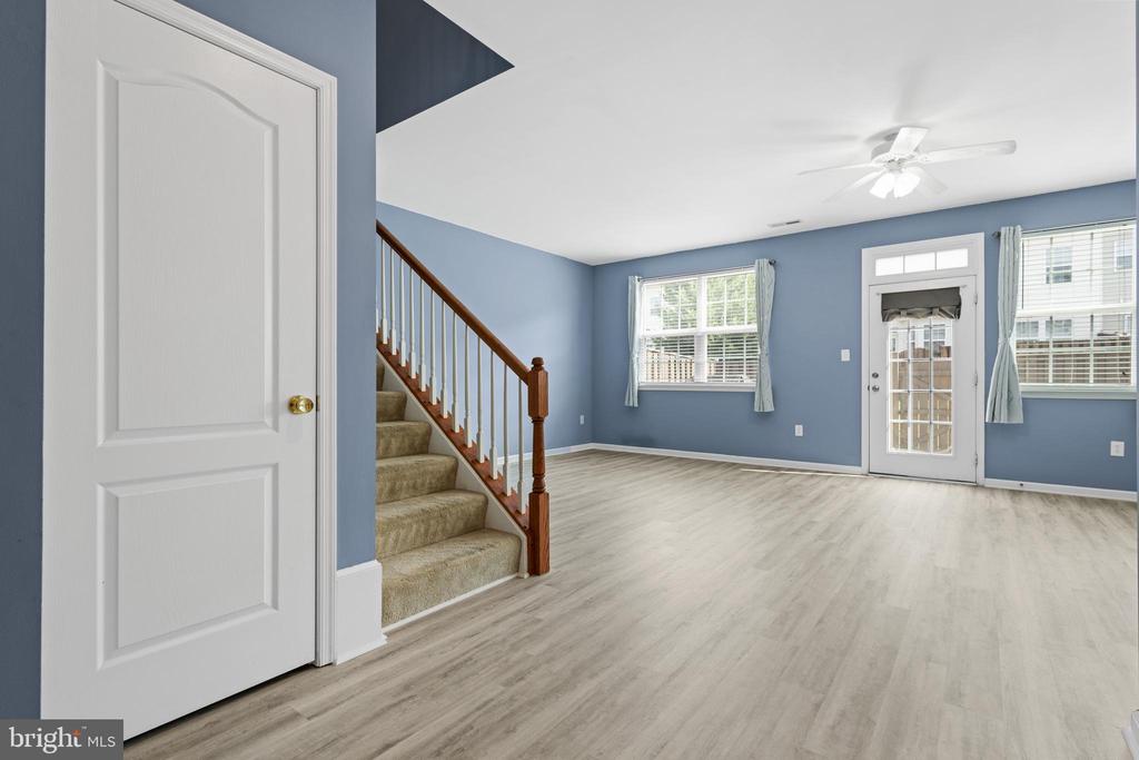305 PRESTWICK LN