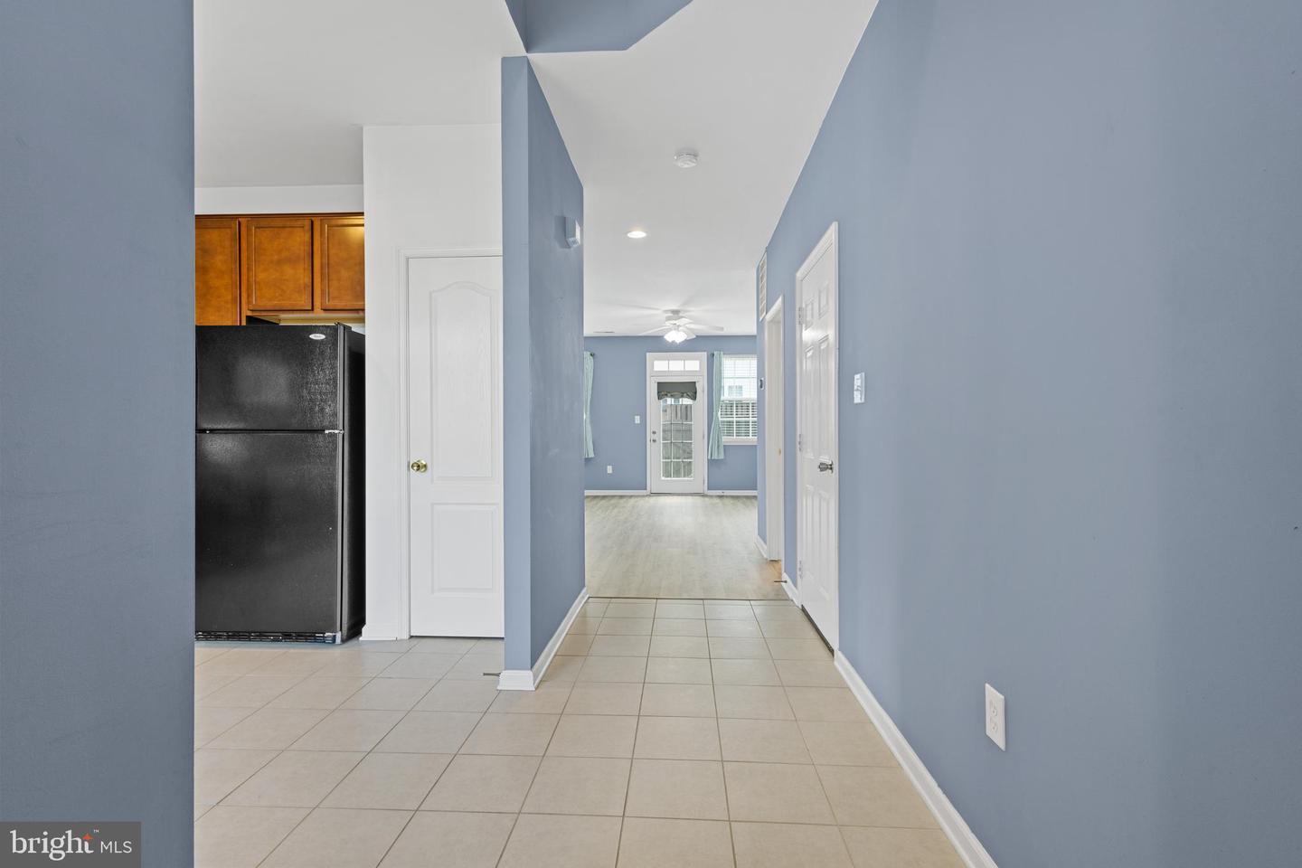 305 PRESTWICK LN