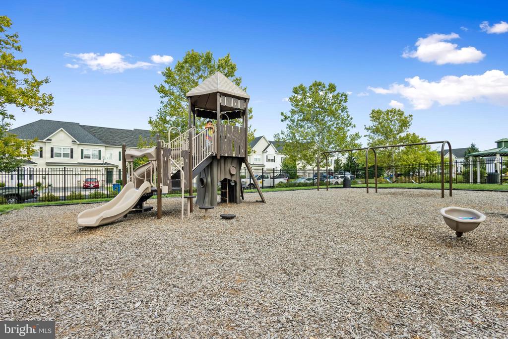 305 PRESTWICK LN