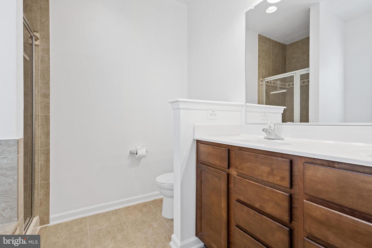 305 PRESTWICK LN