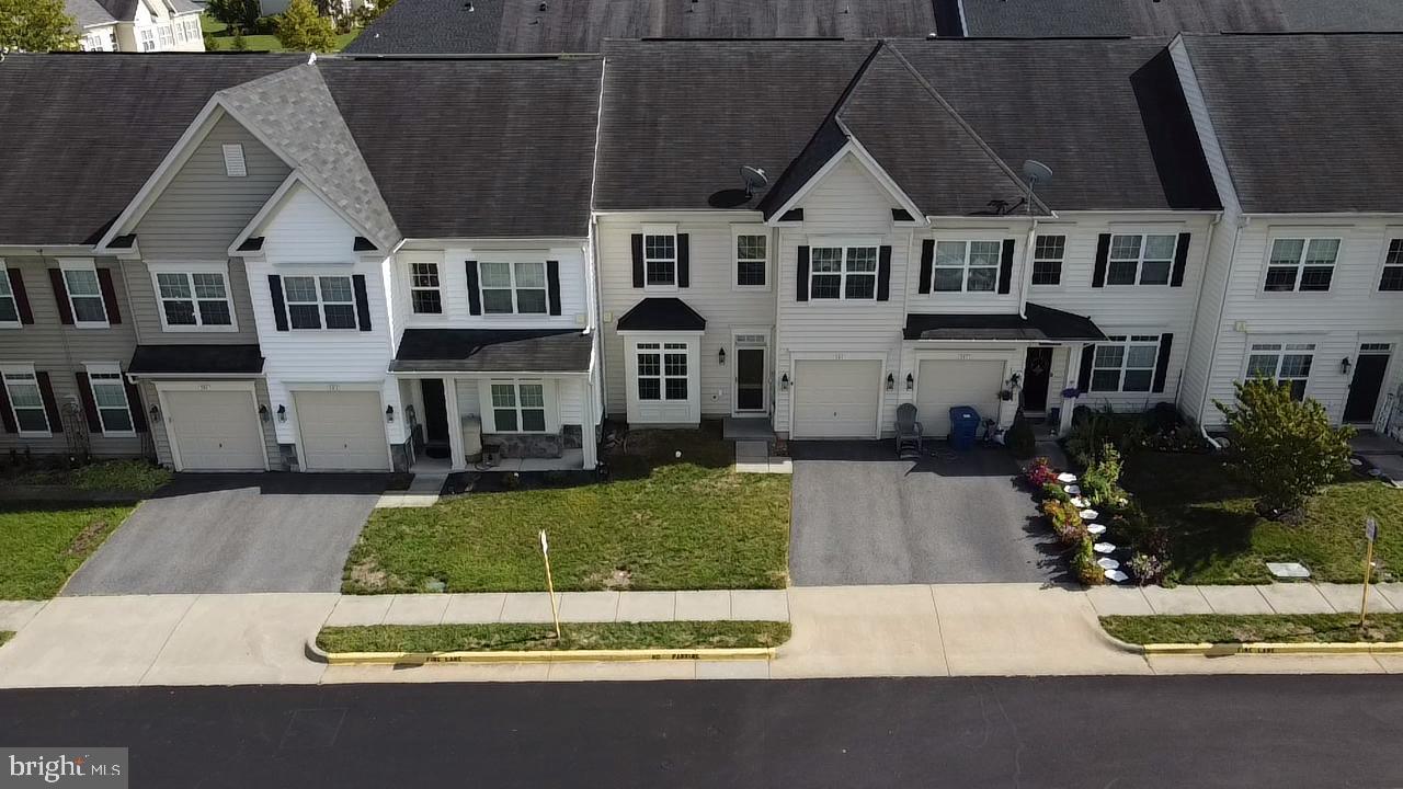 305 PRESTWICK LN