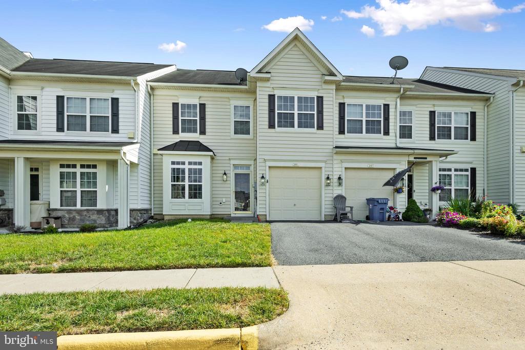 305 PRESTWICK LN